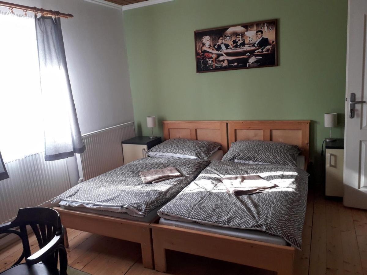 Penzion Na Strelnici 포데브라디 외부 사진