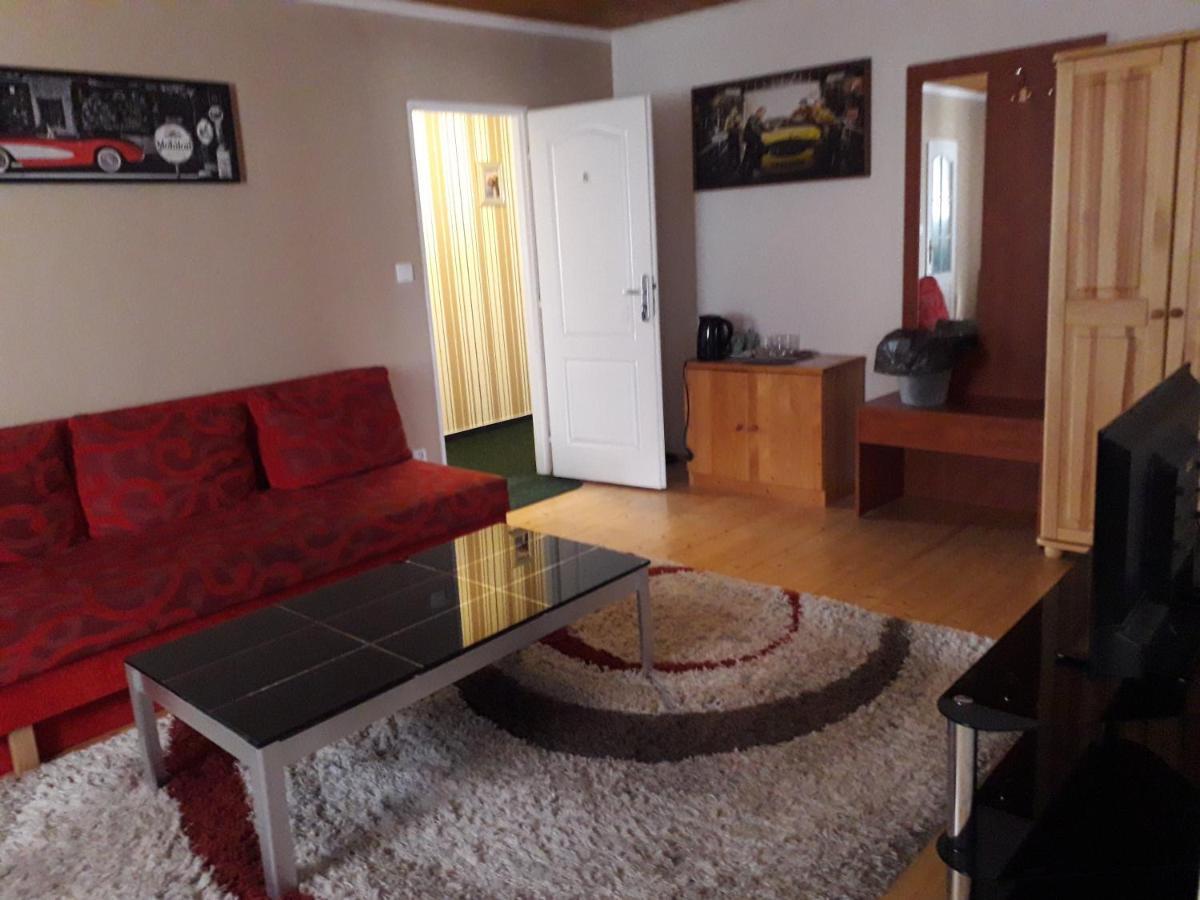 Penzion Na Strelnici 포데브라디 외부 사진